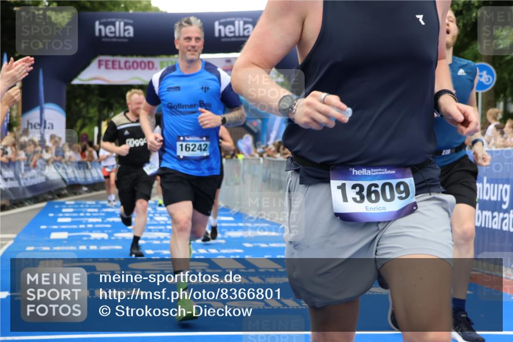 29.06.2025 - hella hamburg halbmarathon Strokosch-Dieckow http://msf.ph/oto/8366801 29.06.2025 10:50:19 Ziel 4247, 4933, 6795, 7930, 7932, 8899, 8921, 10371, 12035, 12624, 12949, 13609, 13690, 14034, 15620, 16000, 16242, 18394, 18499, 18811, 19040 meine-sportfotos.de