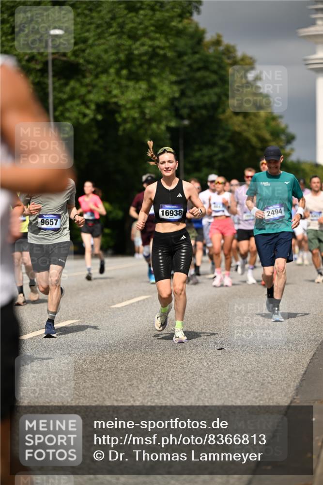 29.06.2025 - hella hamburg halbmarathon Dr. Thomas Lammeyer http://msf.ph/oto/8366813 29.06.2025 10:19:28 Kennedybrücke 1440, 1890, 2110, 2494, 2720, 2989, 3417, 4007, 4466, 4492, 4494, 5069, 5271, 5739, 5986, 6248, 6287, 6376, 6576, 7452, 7809, 7810, 8237, 9113, 9423, 9556, 9657, 9847, 9997, 10108, 10775, 10963 meine-sportfotos.de