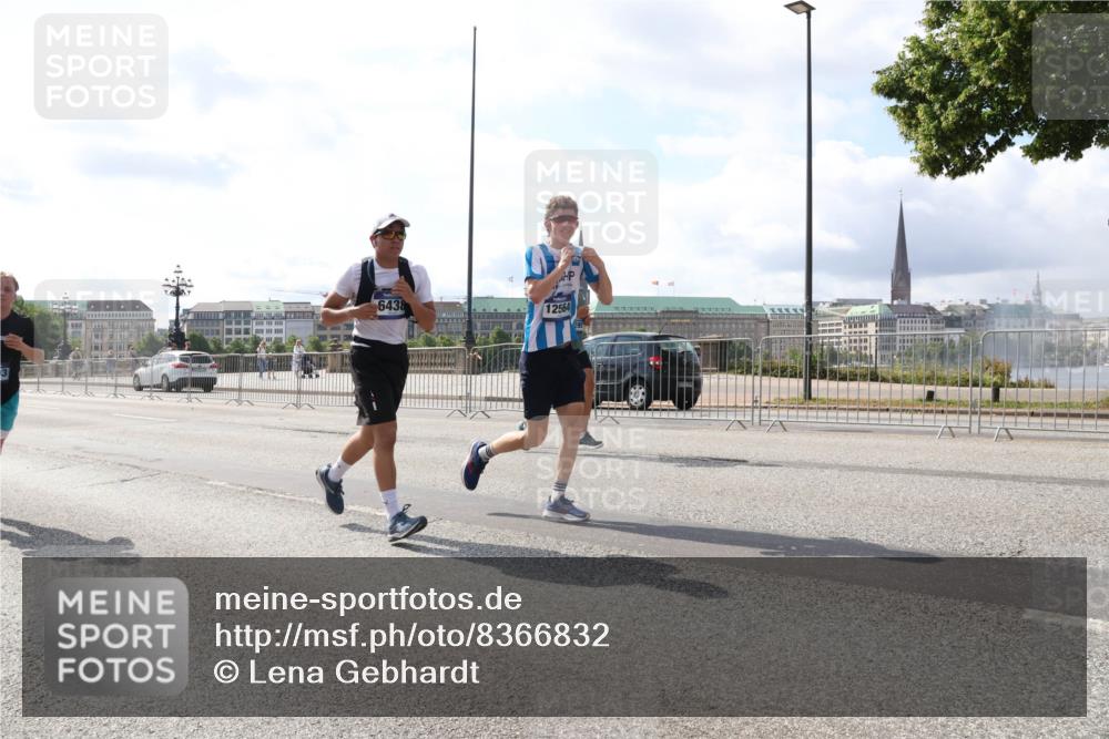 29.06.2025 - hella hamburg halbmarathon Lena Gebhardt http://msf.ph/oto/8366832 29.06.2025 10:01:57 Lombardsbrücke 6438, 12564, 1184, 1329, 1364, 1432, 1453, 1464, 1653, 1722, 1724, 1729, 1881, 1940, 2167, 2591, 2806, 2957, 3039, 3169, 3199, 4286, 4322, 4328, 4663, 4985, 5547, 5570, 5602, 5603, 5742, 6166, 6281, 6302, 6322, 6327, 6438, 6595, 6921, 7031, 7189, 7223, 7243, 8392, 8578, 8822, 8926, 9156, 9230, 9353, 9741, 9928, 10177, 10281, 10301, 10882, 10915, 11043, 11554, 11938, 12315, 12316, 12491, 14471, 14660, 14677, 16420 meine-sportfotos.de