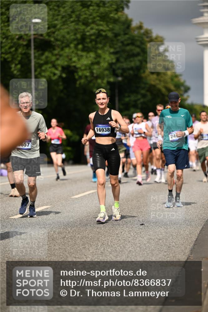 29.06.2025 - hella hamburg halbmarathon Dr. Thomas Lammeyer http://msf.ph/oto/8366837 29.06.2025 10:19:28 Kennedybrücke 1440, 1890, 2110, 2494, 2720, 2989, 3417, 4007, 4466, 4492, 4494, 5069, 5271, 5739, 5986, 6248, 6287, 6376, 6576, 7452, 7809, 7810, 8237, 9113, 9423, 9556, 9657, 9847, 9997, 10108, 10775, 10963 meine-sportfotos.de