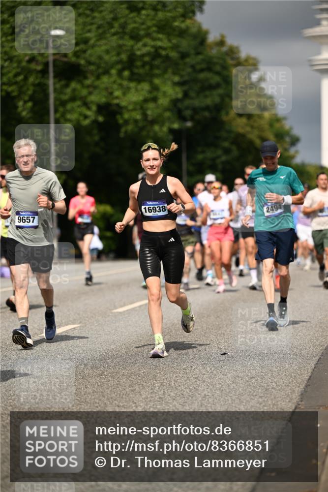 29.06.2025 - hella hamburg halbmarathon Dr. Thomas Lammeyer http://msf.ph/oto/8366851 29.06.2025 10:19:28 Kennedybrücke 1440, 1890, 2110, 2494, 2720, 2989, 3417, 4007, 4466, 4492, 4494, 5069, 5271, 5739, 5986, 6248, 6287, 6376, 6576, 7452, 7809, 7810, 8237, 9113, 9423, 9556, 9657, 9847, 9997, 10108, 10775, 10963 meine-sportfotos.de