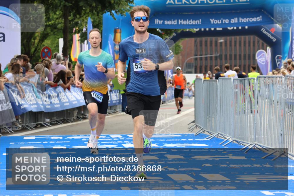 29.06.2025 - hella hamburg halbmarathon Strokosch-Dieckow http://msf.ph/oto/8366868 29.06.2025 10:28:26 Ziel 5328, 12529, 14140, 16711, 17374 meine-sportfotos.de