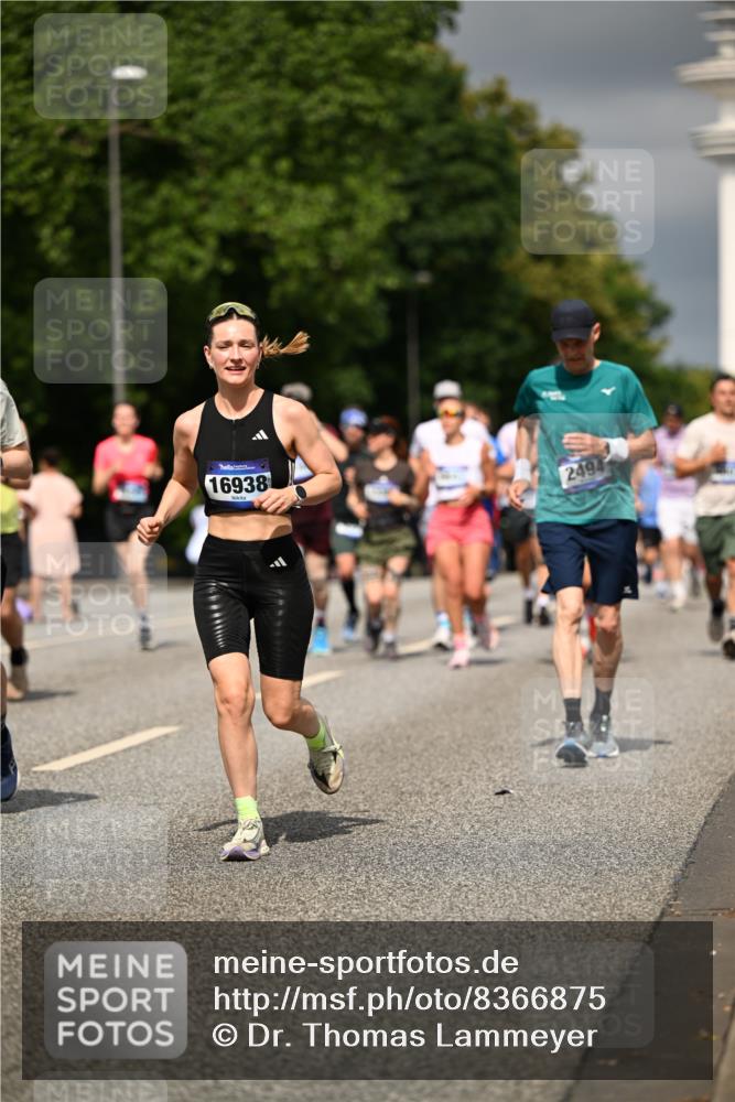 29.06.2025 - hella hamburg halbmarathon Dr. Thomas Lammeyer http://msf.ph/oto/8366875 29.06.2025 10:19:29 Kennedybrücke 1440, 1890, 2110, 2140, 2494, 2720, 2989, 3417, 4007, 4466, 4492, 4494, 5069, 5271, 5739, 5986, 6287, 6376, 6576, 7452, 7809, 7810, 7941, 7942, 8237, 8885, 9113, 9423, 9556, 9657, 9847, 9997, 10108, 10775, 10963 meine-sportfotos.de