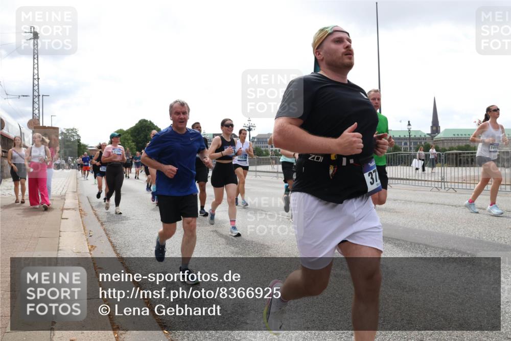 29.06.2025 - hella hamburg halbmarathon Lena Gebhardt http://msf.ph/oto/8366925 29.06.2025 10:39:30 Lombardsbrücke 11201, 1553, 37, 1411, 1760, 1856, 1883, 2092, 2571, 2574, 2578, 2843, 2893, 2976, 2998, 3046, 3275, 3353, 3727, 3745, 4298, 4410, 4523, 4603, 4609, 4659, 4752, 4855, 4882, 5045, 5701, 6112, 6321, 6342, 6343, 6427, 6428, 6611, 6719, 6726, 6739, 6748, 7053, 7125, 7199, 7341, 7429, 7501, 7506, 7524, 7589, 7684, 7815, 8203, 8243, 8457, 8995, 9393, 9420, 9446, 9569, 9698, 9747, 9777, 9974, 9977, 10001, 10072, 10315, 10441, 10512, 10516 meine-sportfotos.de
