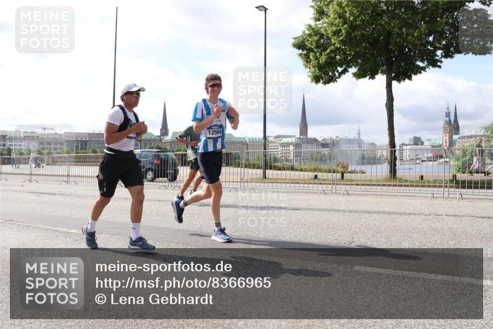 29.06.2025 - hella hamburg halbmarathon Lena Gebhardt http://msf.ph/oto/8366965 29.06.2025 10:01:57 Lombardsbrücke 12564, 1184, 1329, 1364, 1432, 1453, 1464, 1653, 1722, 1724, 1729, 1881, 1940, 2167, 2591, 2806, 2957, 3039, 3169, 3199, 4286, 4322, 4328, 4663, 4985, 5547, 5570, 5602, 5603, 5742, 6166, 6281, 6302, 6322, 6327, 6438, 6595, 6921, 7031, 7189, 7223, 7243, 8392, 8578, 8822, 8926, 9156, 9230, 9353, 9741, 9928, 10177, 10281, 10301, 10882, 10915, 11043, 11554, 11938, 12315, 12316, 12491, 14471, 14660, 14677, 16420 meine-sportfotos.de