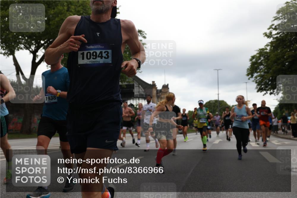 29.06.2025 - hella hamburg halbmarathon Yannick Fuchs http://msf.ph/oto/8366966 29.06.2025 10:53:24 20KM 2006, 2348, 2584, 2957, 2978, 3114, 3181, 3279, 3425, 3983, 4088, 4592, 4796, 5885, 6087, 6220, 6438, 7031, 7223, 7287, 10488, 10587, 10759, 10896, 10943, 11018, 11757, 11935, 11938, 12206, 12261, 12564, 12633, 12736, 12779, 12862, 13583, 13761, 14567, 14732, 14902, 14928, 14965, 15232, 15284, 15785, 16227, 16341, 16754, 16910, 16915, 16980, 17176, 17304, 17503, 17630, 18467, 18485, 18716, 18855, 19015, 19160 meine-sportfotos.de