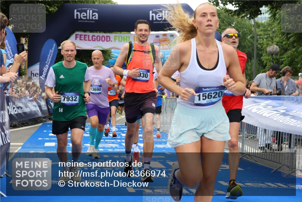 29.06.2025 - hella hamburg halbmarathon Strokosch-Dieckow http://msf.ph/oto/8366974 29.06.2025 10:50:14 Ziel 1119, 3296, 4933, 7176, 7930, 7932, 8313, 8921, 10371, 11607, 12235, 12949, 13282, 13609, 13690, 14034, 15620, 16000, 16242, 18499, 18811, 19040 meine-sportfotos.de