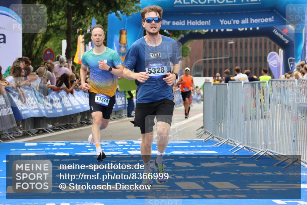 29.06.2025 - hella hamburg halbmarathon Strokosch-Dieckow http://msf.ph/oto/8366999 29.06.2025 10:28:26 Ziel 5328, 12529, 14140, 16711, 17374 meine-sportfotos.de