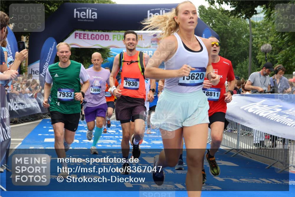 29.06.2025 - hella hamburg halbmarathon Strokosch-Dieckow http://msf.ph/oto/8367047 29.06.2025 10:50:14 Ziel 1119, 3296, 4933, 7176, 7930, 7932, 8313, 8921, 10371, 11607, 12235, 12949, 13282, 13609, 13690, 14034, 15620, 16000, 16242, 18499, 18811, 19040 meine-sportfotos.de