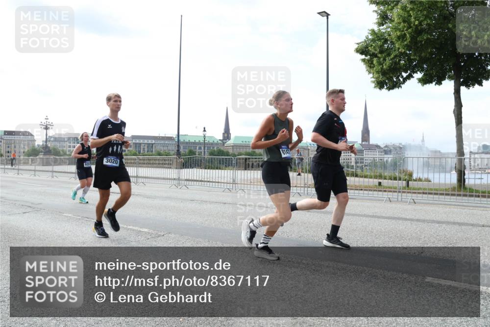 29.06.2025 - hella hamburg halbmarathon Lena Gebhardt http://msf.ph/oto/8367117 29.06.2025 10:14:35 Lombardsbrücke 628, 3020, 8147, 1071, 1406, 1728, 2046, 2494, 2601, 2690, 2990, 3020, 3025, 3154, 3454, 3691, 3756, 3834, 3939, 4032, 5191, 5608, 5670, 5981, 6028, 6083, 6089, 6366, 6935, 7195, 7209, 7442, 7802, 7840, 7991, 8001, 8055, 8057, 8147, 8409, 8755, 8892, 9173, 9556, 9663, 9709, 9845, 10224, 10391, 10610, 10963, 12467, 12938, 13237, 13285, 14488, 16126 meine-sportfotos.de
