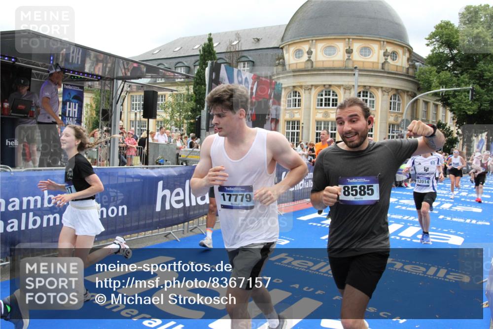 29.06.2025 - hella hamburg halbmarathon Michael Strokosch http://msf.ph/oto/8367157 29.06.2025 10:57:24 Ziel 2417, 2676, 5926, 6272, 8585, 9450, 9727, 9934, 10383, 12014, 12590, 13664, 15229, 16625, 16830, 17160, 17779, 17848 meine-sportfotos.de