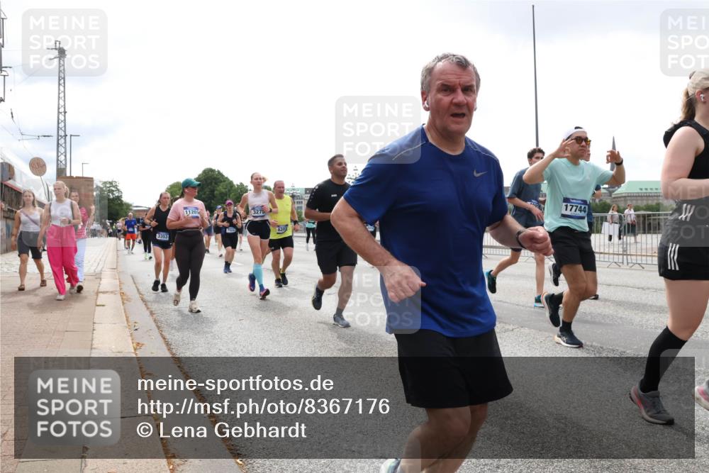 29.06.2025 - hella hamburg halbmarathon Lena Gebhardt http://msf.ph/oto/8367176 29.06.2025 10:39:31 Lombardsbrücke 3353, 11201, 7524, 3275, 17744, 1760, 1856, 1883, 2092, 2571, 2574, 2578, 2843, 2893, 2976, 2998, 3046, 3275, 3353, 3727, 4298, 4410, 4523, 4603, 4609, 4659, 4752, 4855, 4882, 5045, 5701, 6112, 6321, 6342, 6343, 6427, 6428, 6611, 6719, 6726, 6739, 6748, 7053, 7125, 7199, 7341, 7429, 7501, 7506, 7524, 7589, 7684, 7815, 8203, 8243, 8457, 8995, 9393, 9420, 9446, 9569, 9698, 9747, 9777, 9974, 9977, 10001, 10315, 10441, 10512, 10516 meine-sportfotos.de