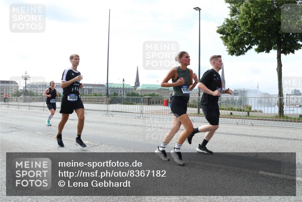 29.06.2025 - hella hamburg halbmarathon Lena Gebhardt http://msf.ph/oto/8367182 29.06.2025 10:14:35 Lombardsbrücke 6281, 3020, 8147, 1071, 1406, 1728, 2046, 2494, 2601, 2690, 2990, 3020, 3025, 3154, 3454, 3691, 3756, 3834, 3939, 4032, 5191, 5608, 5670, 5981, 6028, 6083, 6089, 6366, 6935, 7195, 7209, 7442, 7802, 7840, 7991, 8001, 8055, 8057, 8147, 8409, 8755, 8892, 9173, 9556, 9663, 9709, 9845, 10224, 10391, 10610, 10963, 12467, 12938, 13237, 13285, 14488, 16126 meine-sportfotos.de