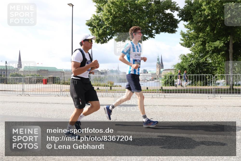 29.06.2025 - hella hamburg halbmarathon Lena Gebhardt http://msf.ph/oto/8367204 29.06.2025 10:01:57 Lombardsbrücke 125, 1184, 1329, 1364, 1432, 1453, 1464, 1653, 1722, 1724, 1729, 1881, 1940, 2167, 2591, 2806, 2957, 3039, 3169, 3199, 4286, 4322, 4328, 4663, 4985, 5547, 5570, 5602, 5603, 5742, 6166, 6281, 6302, 6322, 6327, 6438, 6595, 6921, 7031, 7189, 7223, 7243, 8392, 8578, 8822, 8926, 9156, 9230, 9353, 9741, 9928, 10177, 10281, 10301, 10882, 10915, 11043, 11554, 11938, 12315, 12316, 12491, 14471, 14660, 14677, 16420 meine-sportfotos.de