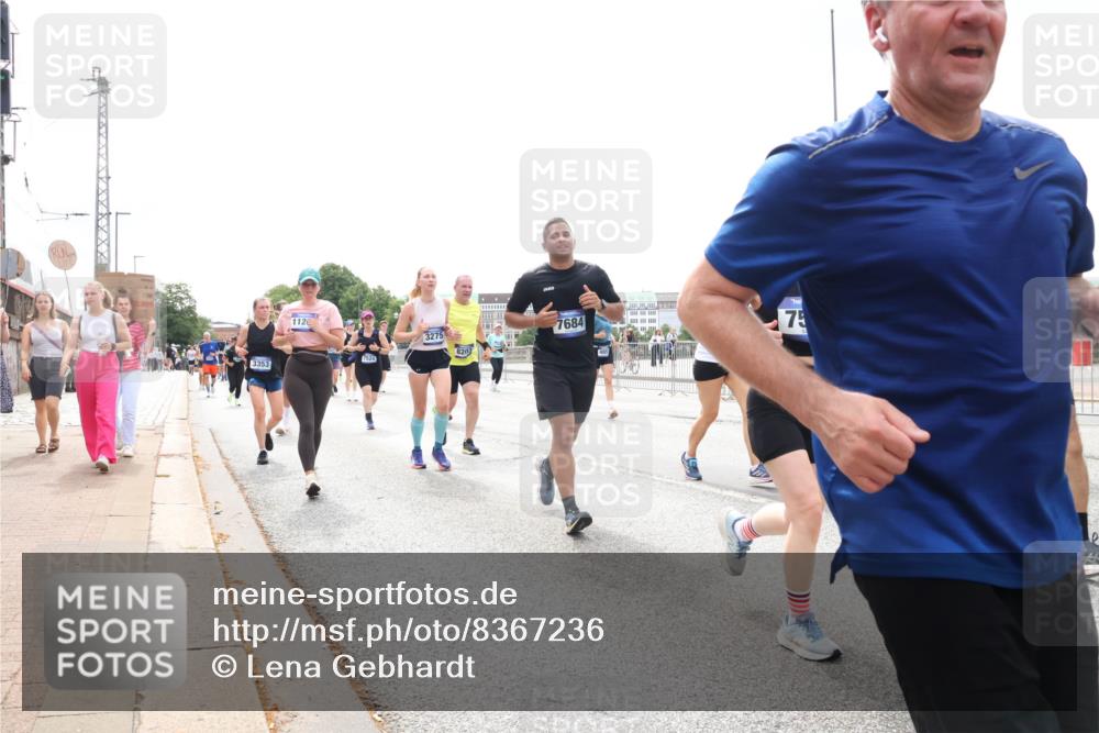 29.06.2025 - hella hamburg halbmarathon Lena Gebhardt http://msf.ph/oto/8367236 29.06.2025 10:39:31 Lombardsbrücke 3353, 1126, 7524, 3275, 8203, 7684, 75, 1760, 1856, 1883, 2092, 2571, 2574, 2578, 2843, 2893, 2976, 2998, 3046, 3275, 3353, 3727, 4298, 4410, 4523, 4603, 4609, 4659, 4752, 4855, 4882, 5045, 5701, 6112, 6321, 6342, 6343, 6427, 6428, 6611, 6719, 6726, 6739, 6748, 7053, 7125, 7199, 7341, 7429, 7501, 7506, 7524, 7589, 7684, 7815, 8203, 8243, 8457, 8995, 9393, 9420, 9446, 9569, 9698, 9747, 9777, 9974, 9977, 10001, 10315, 10441, 10512, 10516 meine-sportfotos.de