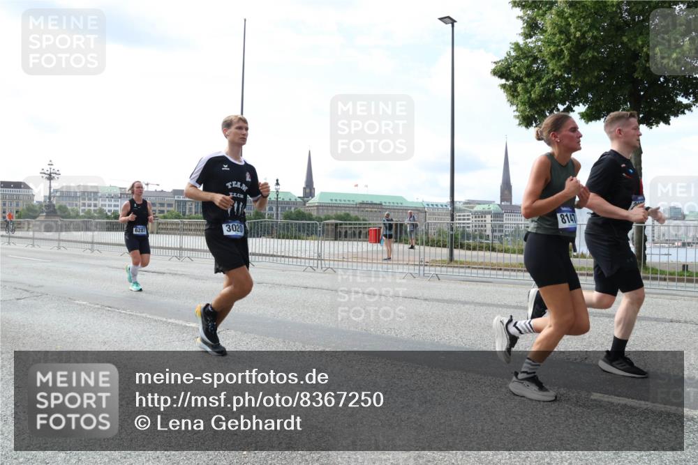 29.06.2025 - hella hamburg halbmarathon Lena Gebhardt http://msf.ph/oto/8367250 29.06.2025 10:14:35 Lombardsbrücke 8147, 6287, 3020, 20, 1071, 1406, 1728, 2046, 2494, 2601, 2690, 2990, 3020, 3025, 3154, 3454, 3691, 3756, 3834, 3939, 4032, 5191, 5608, 5670, 5981, 6028, 6083, 6089, 6366, 6935, 7195, 7209, 7442, 7802, 7840, 7991, 8001, 8055, 8057, 8147, 8409, 8755, 8892, 9173, 9556, 9663, 9709, 9845, 10224, 10391, 10610, 10963, 12467, 12938, 13237, 13285, 14488, 16126 meine-sportfotos.de