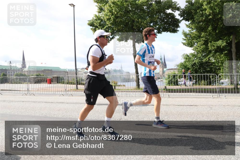 29.06.2025 - hella hamburg halbmarathon Lena Gebhardt http://msf.ph/oto/8367280 29.06.2025 10:01:58 Lombardsbrücke 12, 1184, 1329, 1364, 1432, 1453, 1464, 1653, 1722, 1724, 1729, 1881, 1940, 2167, 2323, 2591, 2806, 2957, 3039, 3169, 3199, 4286, 4322, 4328, 4663, 4985, 5547, 5570, 5602, 5603, 5742, 6166, 6281, 6302, 6322, 6327, 6438, 6595, 6921, 7031, 7189, 7223, 7243, 8392, 8578, 8822, 8926, 9156, 9230, 9353, 9741, 9928, 10177, 10281, 10301, 10882, 10915, 11043, 11554, 11938, 12315, 12316, 12491, 14471, 14660, 14677, 16420 meine-sportfotos.de