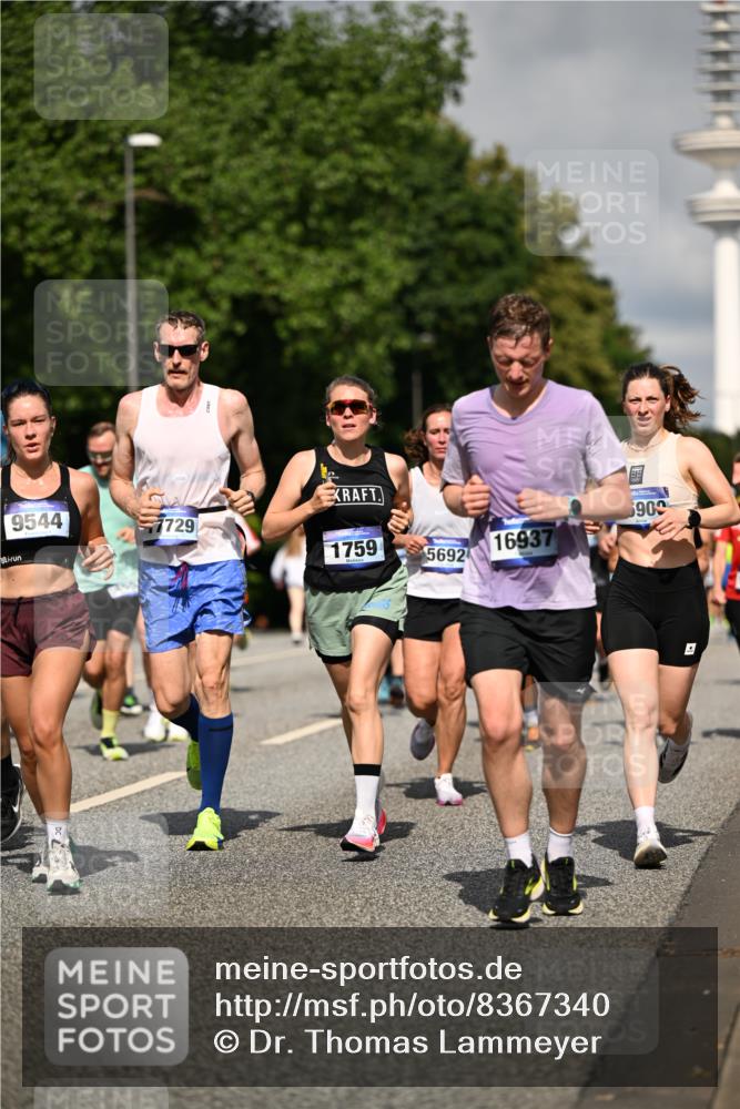 29.06.2025 - hella hamburg halbmarathon Dr. Thomas Lammeyer http://msf.ph/oto/8367340 29.06.2025 09:57:03 Kennedybrücke 1163, 1176, 1391, 1558, 1759, 2213, 2234, 2365, 2402, 2623, 2788, 3004, 3146, 3186, 4091, 4310, 4553, 4997, 5022, 5624, 5692, 6071, 6081, 6203, 6375, 6460, 6712, 6903, 7147, 7204, 7322, 7448, 7450, 7765, 8063, 8819, 9126, 9303, 9305, 9534, 9544, 9585, 9633, 9794, 11094 meine-sportfotos.de