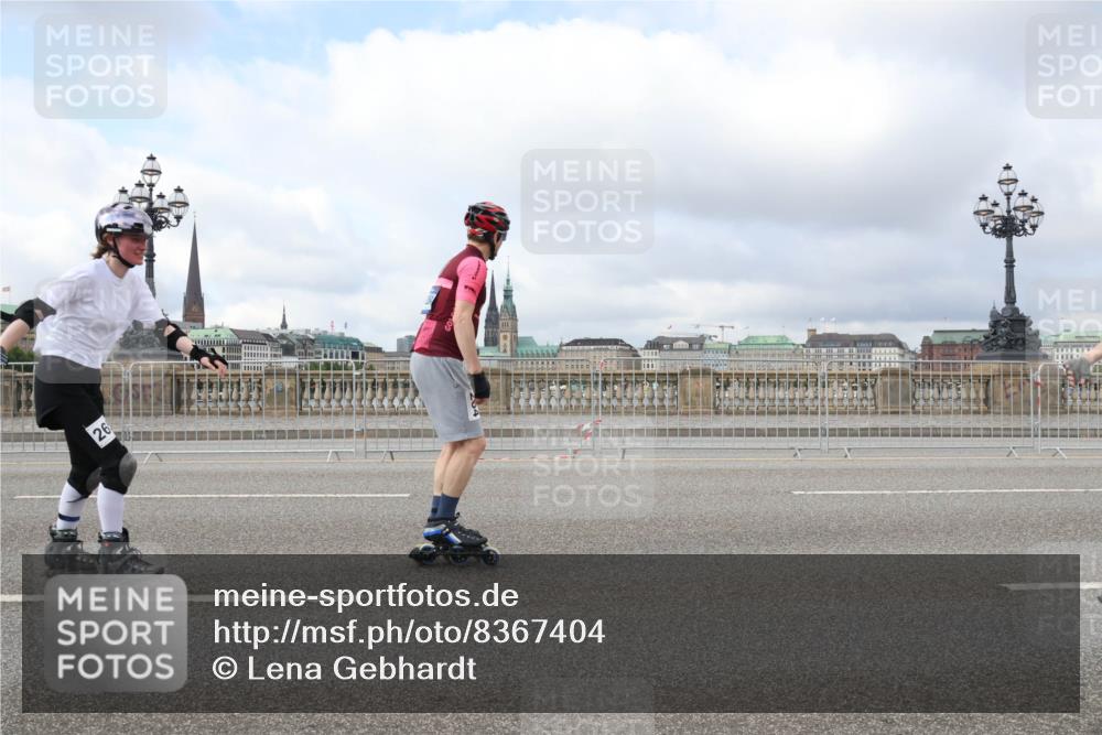 29.06.2025 - hella hamburg halbmarathon Lena Gebhardt http://msf.ph/oto/8367404 29.06.2025 09:10:54 Lombardsbrücke 26 meine-sportfotos.de