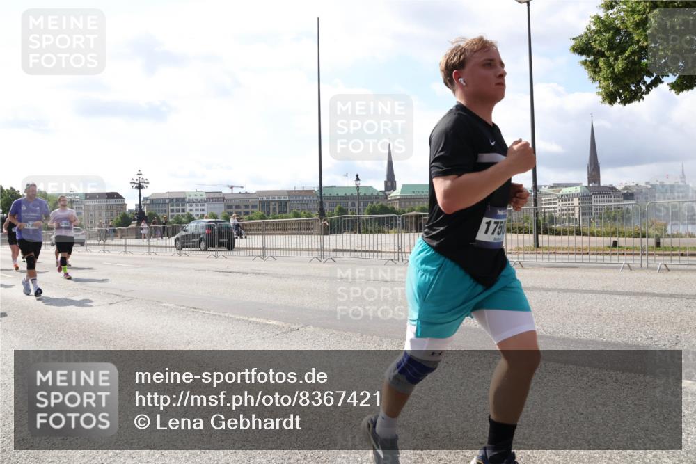 29.06.2025 - hella hamburg halbmarathon Lena Gebhardt http://msf.ph/oto/8367421 29.06.2025 10:01:58 Lombardsbrücke 179, 4286, 1750, 1184, 1329, 1364, 1432, 1453, 1464, 1653, 1722, 1724, 1729, 1881, 1940, 2167, 2323, 2591, 2806, 2957, 3039, 3169, 3199, 4286, 4322, 4328, 4663, 4985, 5547, 5570, 5602, 5603, 5742, 6166, 6281, 6302, 6322, 6327, 6438, 6595, 6921, 7031, 7189, 7223, 7243, 8392, 8578, 8822, 8926, 9156, 9230, 9353, 9741, 9928, 10177, 10281, 10301, 10882, 10915, 11043, 11554, 11938, 12315, 12316, 12491, 14471, 14660, 14677, 16420 meine-sportfotos.de