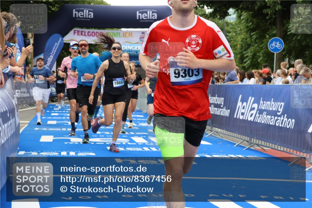 29.06.2025 - hella hamburg halbmarathon Strokosch-Dieckow http://msf.ph/oto/8367456 29.06.2025 10:50:05 Ziel 1119, 1216, 1321, 1507, 2020, 3296, 3562, 3692, 3852, 7100, 7176, 7657, 8313, 9031, 9213, 9303, 9965, 10371, 11607, 12203, 12235, 12271, 13225, 13282, 13758, 14257, 16403, 18228, 18657, 18658, 18884, 19112 meine-sportfotos.de