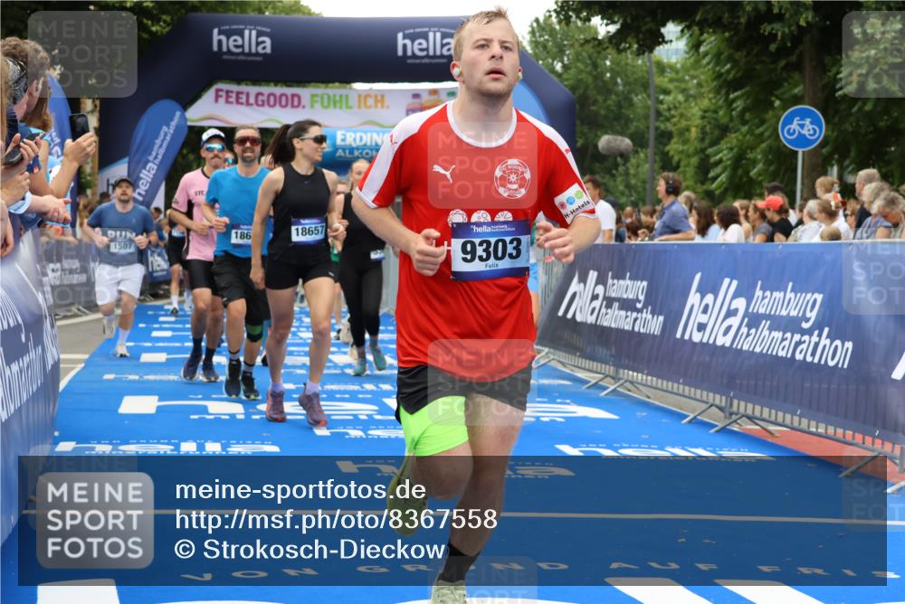 29.06.2025 - hella hamburg halbmarathon Strokosch-Dieckow http://msf.ph/oto/8367558 29.06.2025 10:50:05 Ziel 1119, 1216, 1321, 1507, 2020, 3296, 3562, 3692, 3852, 7100, 7176, 7657, 8313, 9031, 9213, 9303, 9965, 10371, 11607, 12203, 12235, 12271, 13225, 13282, 13758, 14257, 16403, 18228, 18657, 18658, 18884, 19112 meine-sportfotos.de