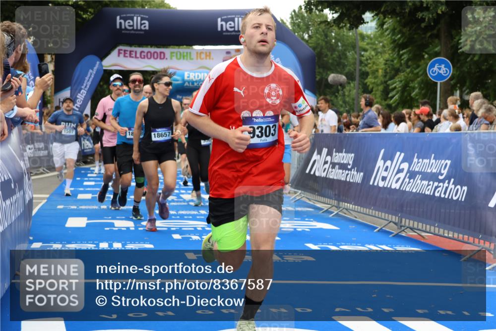 29.06.2025 - hella hamburg halbmarathon Strokosch-Dieckow http://msf.ph/oto/8367587 29.06.2025 10:50:05 Ziel 1119, 1216, 1321, 1507, 2020, 3296, 3562, 3692, 3852, 7100, 7176, 7657, 8313, 9031, 9213, 9303, 9965, 10371, 11607, 12203, 12235, 12271, 13225, 13282, 13758, 14257, 16403, 18228, 18657, 18658, 18884, 19112 meine-sportfotos.de