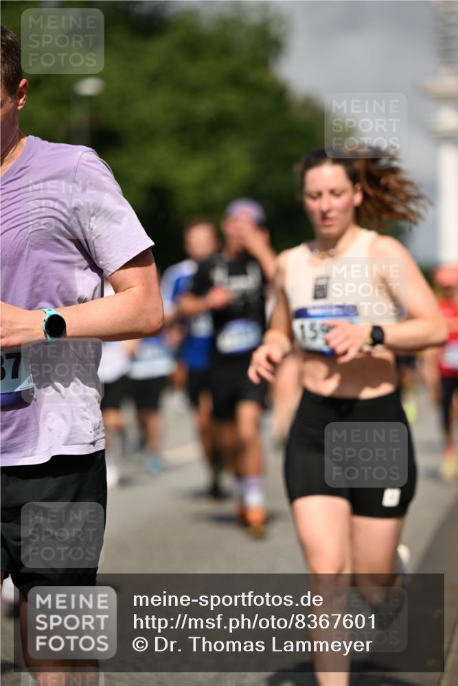 29.06.2025 - hella hamburg halbmarathon Dr. Thomas Lammeyer http://msf.ph/oto/8367601 29.06.2025 09:57:05 Kennedybrücke 1163, 1176, 1391, 1558, 1759, 2234, 2365, 2402, 2623, 2788, 2890, 3004, 3146, 3186, 4091, 4310, 4553, 4997, 5022, 5624, 5692, 6071, 6081, 6203, 6375, 6460, 6575, 6903, 7147, 7204, 7322, 7448, 7450, 8063, 8819, 9126, 9303, 9305, 9544, 9633, 9794, 11094, 11283 meine-sportfotos.de