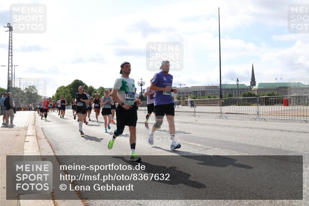 29.06.2025 - hella hamburg halbmarathon Lena Gebhardt http://msf.ph/oto/8367632 29.06.2025 10:02:00 Lombardsbrücke 14471, 6327, 17951, 17952, 1184, 1329, 1364, 1432, 1453, 1464, 1653, 1722, 1724, 1729, 1881, 1940, 2167, 2322, 2323, 2591, 2806, 2957, 3039, 3169, 4286, 4328, 4663, 4985, 5547, 5602, 5603, 5742, 5763, 6166, 6281, 6302, 6322, 6327, 6438, 6595, 6921, 7031, 7189, 7223, 7243, 8392, 8578, 8822, 8926, 9156, 9230, 9353, 9741, 9928, 10177, 10281, 10301, 10882, 10915, 11043, 11554, 11871, 11938, 12315, 12316, 12491, 14471, 14660, 14677, 16420 meine-sportfotos.de