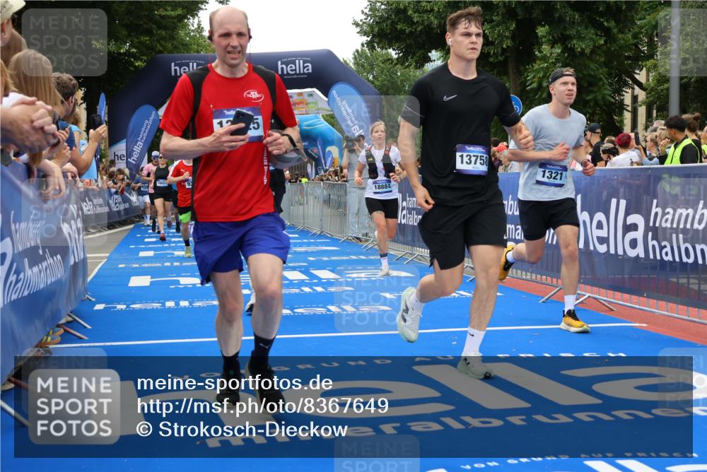 29.06.2025 - hella hamburg halbmarathon Strokosch-Dieckow http://msf.ph/oto/8367649 29.06.2025 10:50:01 Ziel 1216, 1321, 1507, 2020, 2540, 3562, 3692, 3852, 7100, 7657, 8313, 8454, 9031, 9213, 9303, 9491, 9965, 12203, 12271, 12527, 12733, 13225, 13282, 13758, 14257, 16403, 16716, 16732, 16887, 18228, 18657, 18658, 18884, 19112 meine-sportfotos.de