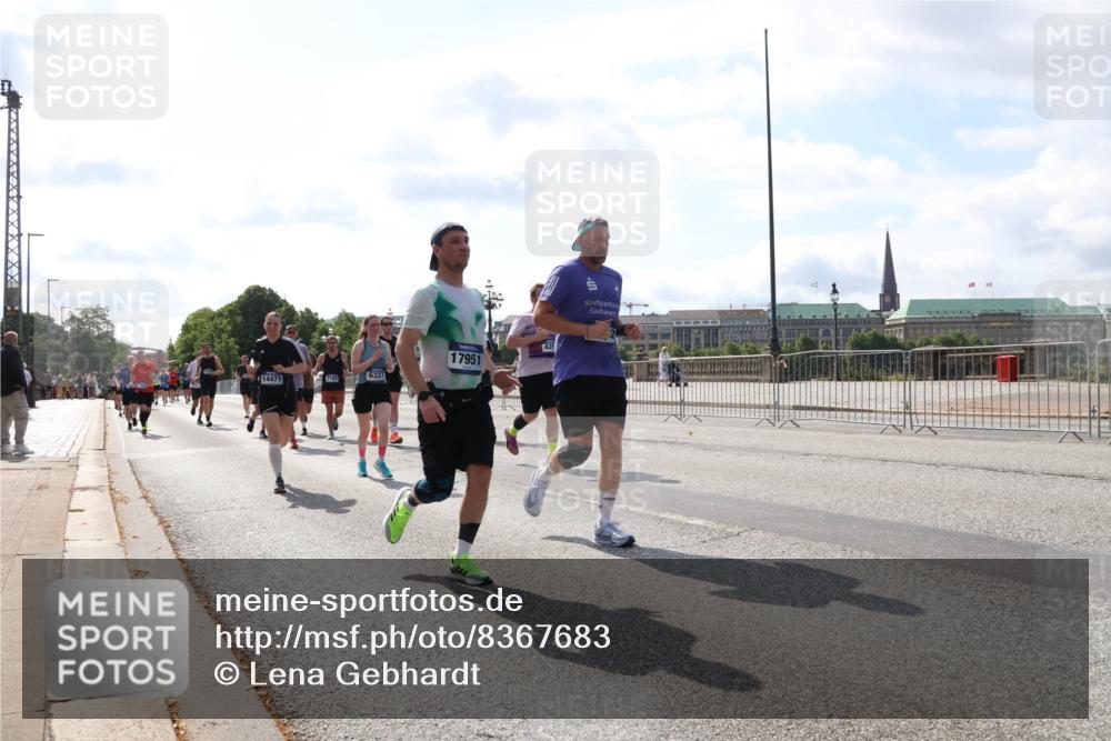 29.06.2025 - hella hamburg halbmarathon Lena Gebhardt http://msf.ph/oto/8367683 29.06.2025 10:02:00 Lombardsbrücke 14471, 6327, 17951, 1184, 1329, 1364, 1432, 1453, 1464, 1653, 1722, 1724, 1729, 1881, 1940, 2167, 2322, 2323, 2591, 2806, 2957, 3039, 3169, 4286, 4328, 4663, 4985, 5547, 5602, 5603, 5742, 5763, 6166, 6281, 6302, 6322, 6327, 6438, 6595, 6921, 7031, 7189, 7223, 7243, 8392, 8578, 8822, 8926, 9156, 9230, 9353, 9741, 9928, 10177, 10281, 10301, 10882, 10915, 11043, 11554, 11871, 11938, 12315, 12316, 12491, 14471, 14660, 14677, 16420 meine-sportfotos.de
