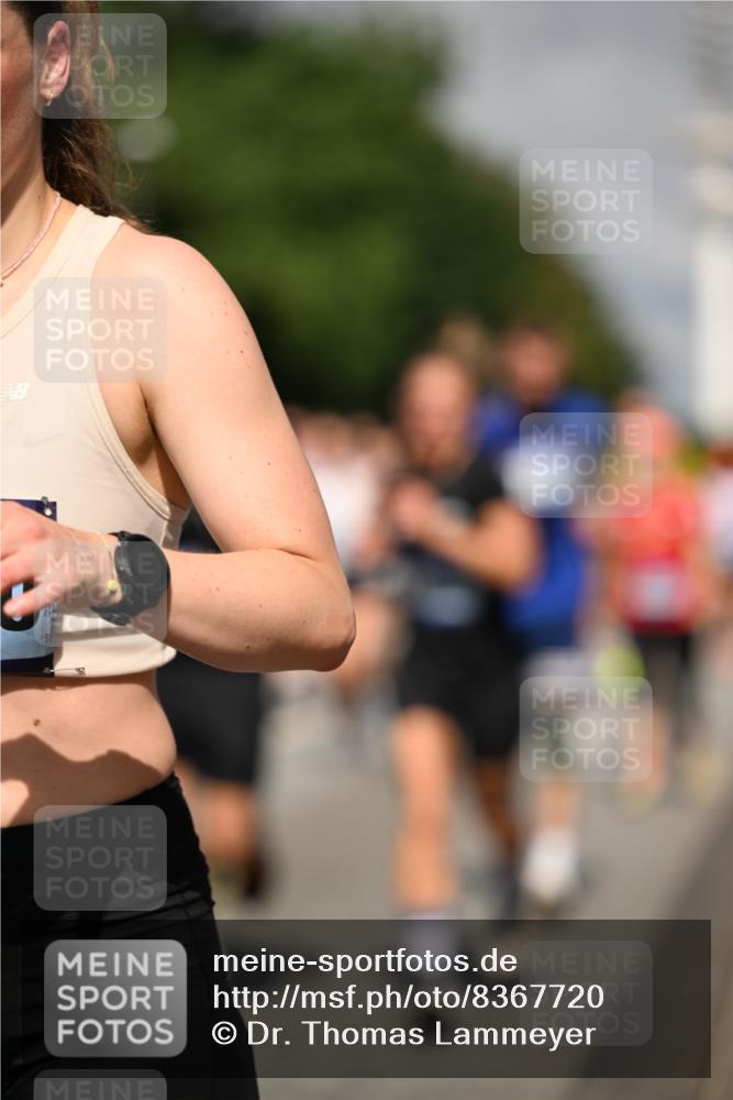 29.06.2025 - hella hamburg halbmarathon Dr. Thomas Lammeyer http://msf.ph/oto/8367720 29.06.2025 09:57:07 Kennedybrücke 1391, 1558, 1759, 2234, 2365, 2402, 2623, 2890, 3004, 3146, 3186, 4091, 4310, 4553, 5022, 5624, 5692, 6071, 6081, 6203, 6282, 6375, 6460, 6575, 6903, 7147, 7322, 7448, 7450, 7480, 7734, 8063, 8819, 9126, 9303, 9305, 9544, 9633, 9794, 11094, 11283 meine-sportfotos.de