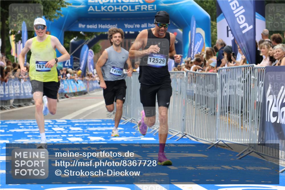 29.06.2025 - hella hamburg halbmarathon Strokosch-Dieckow http://msf.ph/oto/8367728 29.06.2025 10:28:20 Ziel 3075, 5328, 7389, 12529, 14140, 16711 meine-sportfotos.de