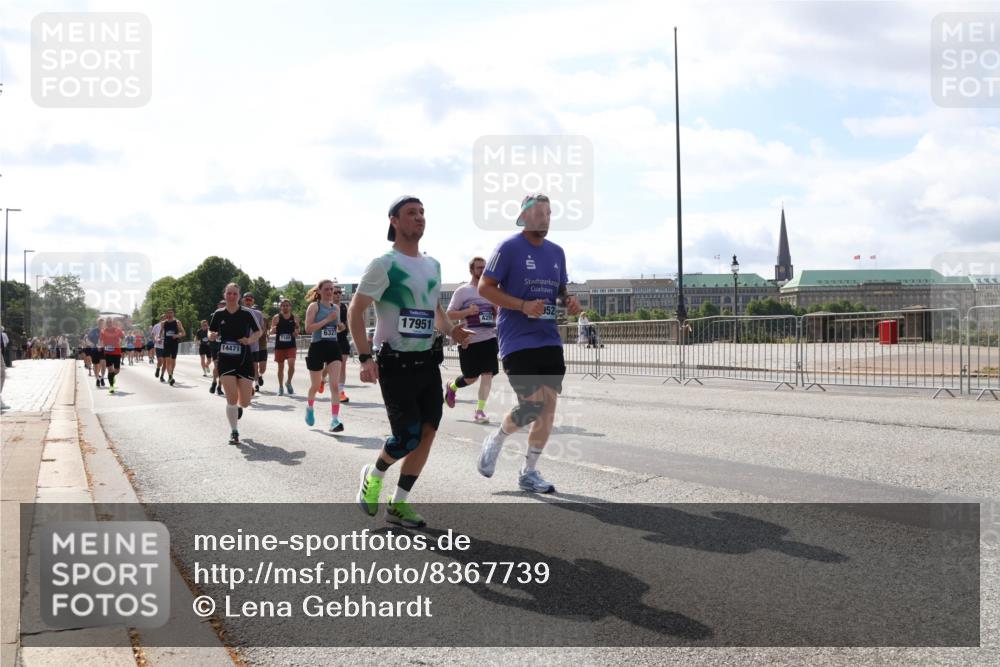 29.06.2025 - hella hamburg halbmarathon Lena Gebhardt http://msf.ph/oto/8367739 29.06.2025 10:02:00 Lombardsbrücke 632, 17951, 14471, 428, 352, 1184, 1329, 1364, 1432, 1453, 1464, 1653, 1722, 1724, 1729, 1881, 1940, 2167, 2322, 2323, 2591, 2806, 2957, 3039, 3169, 4286, 4328, 4663, 4985, 5547, 5602, 5603, 5742, 5763, 6166, 6281, 6302, 6322, 6327, 6438, 6595, 6921, 7031, 7189, 7223, 7243, 8392, 8578, 8822, 8926, 9156, 9230, 9353, 9741, 9928, 10177, 10281, 10301, 10882, 10915, 11043, 11554, 11871, 11938, 12315, 12316, 12491, 14471, 14660, 14677, 16420 meine-sportfotos.de