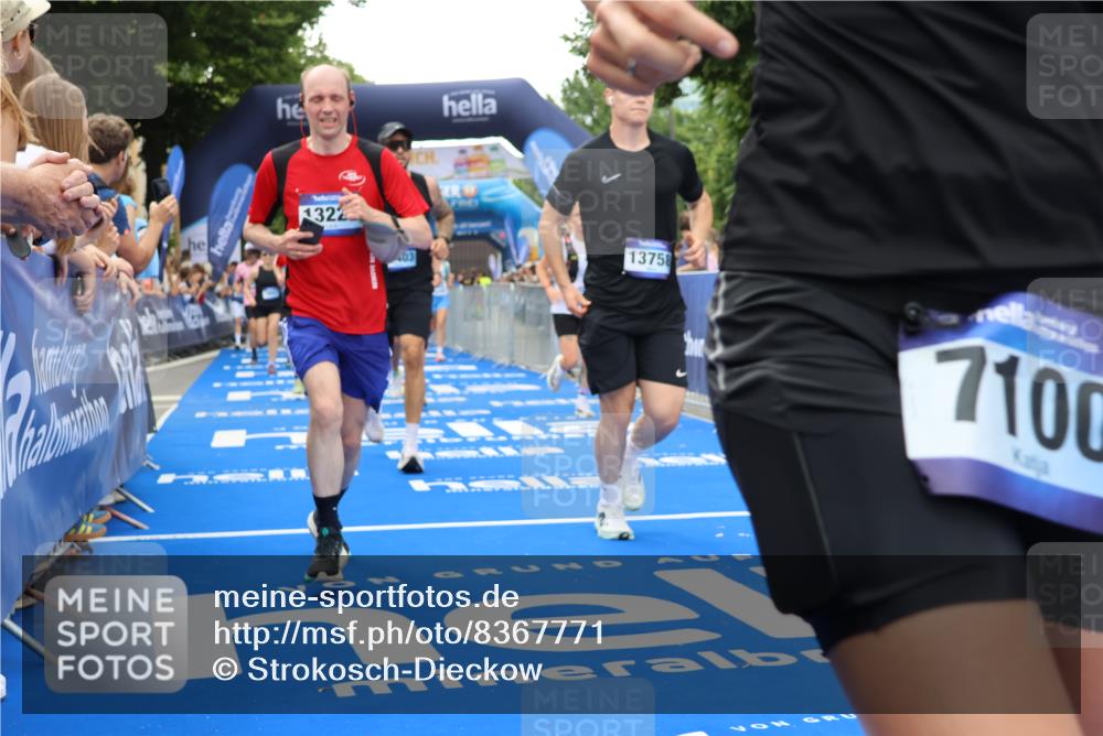 29.06.2025 - hella hamburg halbmarathon Strokosch-Dieckow http://msf.ph/oto/8367771 29.06.2025 10:50:01 Ziel 1216, 1321, 1507, 2020, 2540, 3562, 3692, 3852, 7100, 7657, 8313, 8454, 9031, 9213, 9303, 9491, 9965, 12203, 12271, 12527, 12733, 13225, 13282, 13758, 14257, 16403, 16716, 16732, 16887, 18228, 18657, 18658, 18884, 19112 meine-sportfotos.de