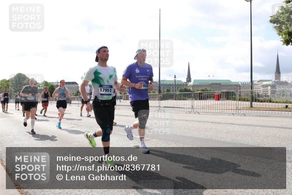 29.06.2025 - hella hamburg halbmarathon Lena Gebhardt http://msf.ph/oto/8367781 29.06.2025 10:02:00 Lombardsbrücke 14471, 6327, 17951, 952, 1184, 1329, 1364, 1432, 1453, 1464, 1653, 1722, 1724, 1729, 1881, 1940, 2167, 2322, 2323, 2591, 2806, 2957, 3039, 3169, 4286, 4328, 4663, 4985, 5547, 5602, 5603, 5742, 5763, 6166, 6281, 6302, 6322, 6327, 6438, 6595, 6921, 7031, 7189, 7223, 7243, 8392, 8578, 8822, 8926, 9156, 9230, 9353, 9741, 9928, 10177, 10281, 10301, 10882, 10915, 11043, 11554, 11871, 11938, 12315, 12316, 12491, 14471, 14660, 14677, 16420 meine-sportfotos.de