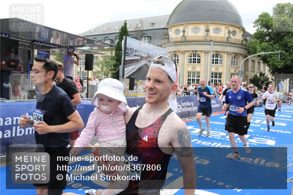 29.06.2025 - hella hamburg halbmarathon Michael Strokosch http://msf.ph/oto/8367806 29.06.2025 10:57:32 Ziel 2236, 3435, 4502, 5015, 5134, 5728, 6281, 6302, 8393, 9727, 12144, 13245, 13394, 15695, 16093, 16830, 17160, 17758, 17828 meine-sportfotos.de