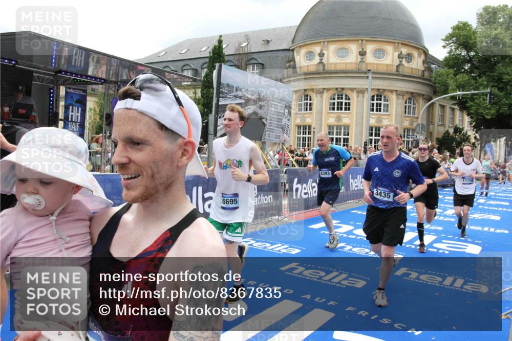 29.06.2025 - hella hamburg halbmarathon Michael Strokosch http://msf.ph/oto/8367835 29.06.2025 10:57:32 Ziel 2236, 3435, 4502, 5015, 5134, 5728, 6281, 6302, 8393, 9727, 12144, 13245, 13394, 15695, 16093, 16830, 17160, 17758, 17828 meine-sportfotos.de