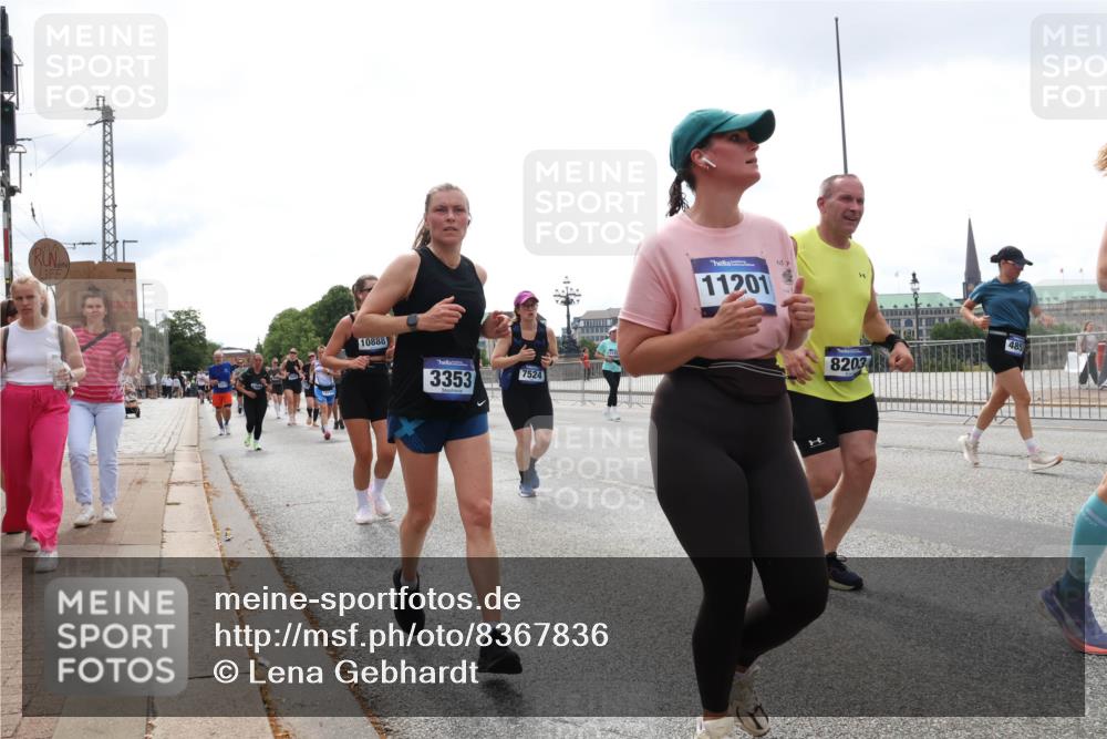 29.06.2025 - hella hamburg halbmarathon Lena Gebhardt http://msf.ph/oto/8367836 29.06.2025 10:39:34 Lombardsbrücke 10888, 3353, 7524, 11201, 8203, 485, 1760, 1856, 1883, 2092, 2313, 2571, 2574, 2578, 2843, 2893, 2976, 2998, 3046, 3275, 3353, 3727, 4298, 4523, 4603, 4609, 4659, 4752, 4855, 4882, 5045, 5701, 6321, 6342, 6343, 6427, 6428, 6611, 6719, 6726, 6739, 6748, 7053, 7125, 7199, 7341, 7429, 7501, 7506, 7524, 7589, 7684, 7815, 8203, 8243, 8457, 8612, 8995, 9393, 9420, 9446, 9569, 9698, 9747, 9777, 10001, 10315, 10441, 10512, 10516 meine-sportfotos.de