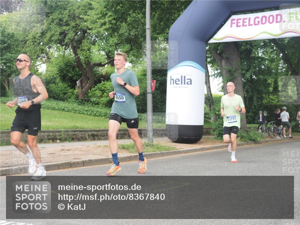 29.06.2025 - hella hamburg halbmarathon KatJ http://msf.ph/oto/8367840 29.06.2025 10:23:14 Zwischen KM18-KM19 5550, 7901 meine-sportfotos.de