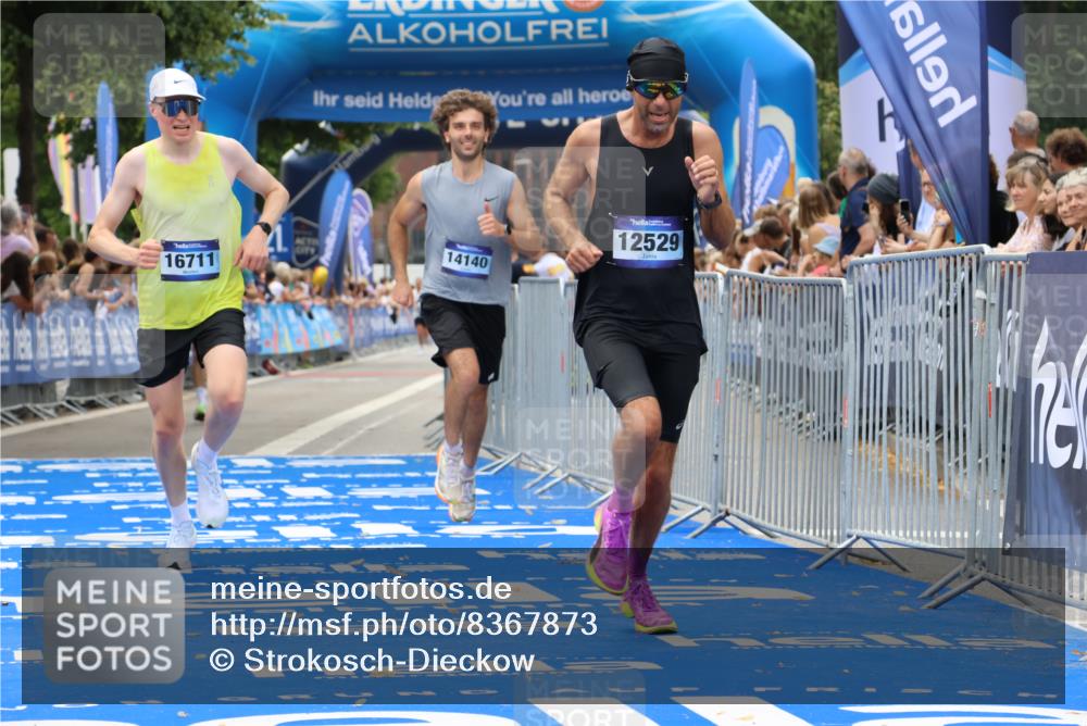 29.06.2025 - hella hamburg halbmarathon Strokosch-Dieckow http://msf.ph/oto/8367873 29.06.2025 10:28:20 Ziel 3075, 5328, 7389, 12529, 14140, 16711 meine-sportfotos.de