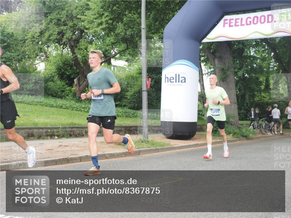 29.06.2025 - hella hamburg halbmarathon KatJ http://msf.ph/oto/8367875 29.06.2025 10:23:14 Zwischen KM18-KM19 5550, 7901 meine-sportfotos.de