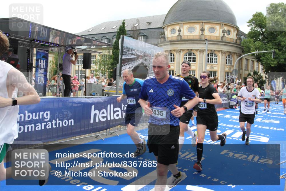 29.06.2025 - hella hamburg halbmarathon Michael Strokosch http://msf.ph/oto/8367885 29.06.2025 10:57:33 Ziel 2236, 3435, 4502, 5015, 5134, 5728, 6281, 6302, 8393, 9727, 12144, 13245, 13394, 15695, 16093, 17758, 17828 meine-sportfotos.de