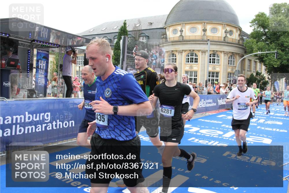 29.06.2025 - hella hamburg halbmarathon Michael Strokosch http://msf.ph/oto/8367921 29.06.2025 10:57:33 Ziel 2236, 3435, 4502, 5015, 5134, 5728, 6281, 6302, 8393, 9727, 12144, 13245, 13394, 15695, 16093, 17758, 17828 meine-sportfotos.de