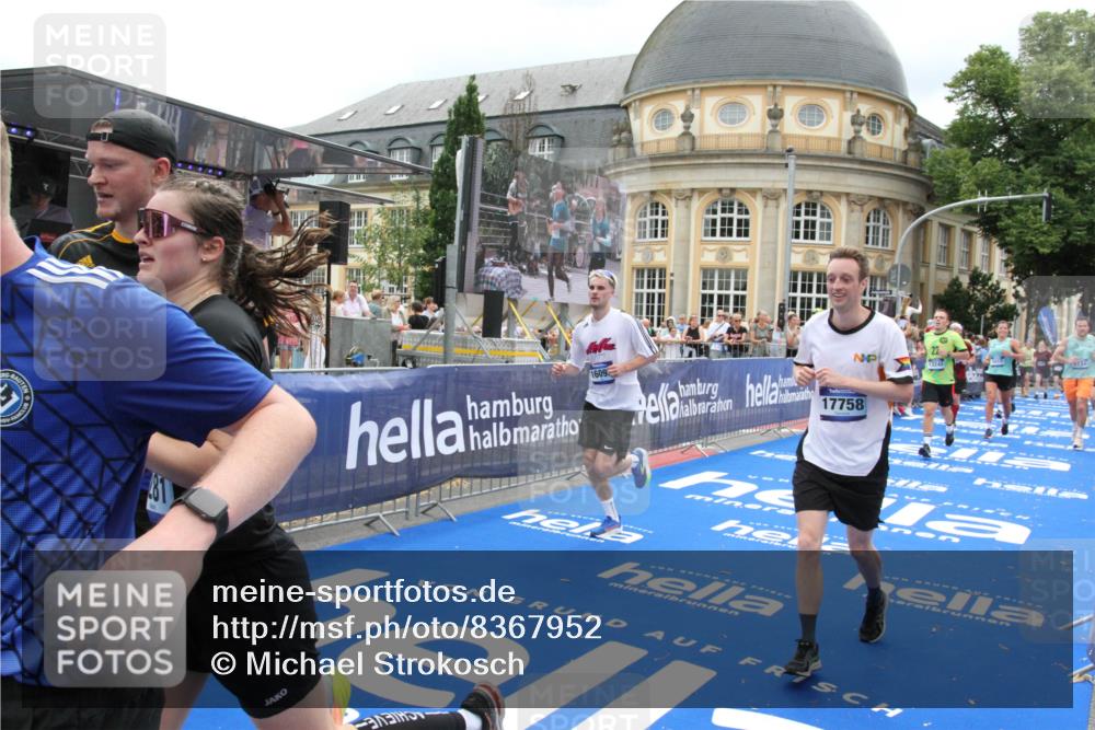 29.06.2025 - hella hamburg halbmarathon Michael Strokosch http://msf.ph/oto/8367952 29.06.2025 10:57:34 Ziel 2236, 2652, 3435, 4502, 5015, 5134, 5457, 5458, 5728, 6281, 6302, 8393, 12144, 13245, 13394, 15695, 16093, 17758, 17828 meine-sportfotos.de