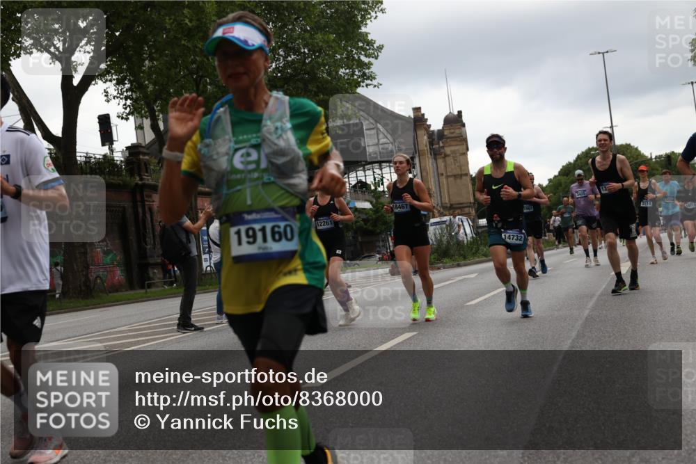 29.06.2025 - hella hamburg halbmarathon Yannick Fuchs http://msf.ph/oto/8368000 29.06.2025 10:53:27 20KM 2348, 2584, 2780, 3114, 3279, 3425, 3983, 4088, 4238, 4592, 4796, 5885, 6087, 6220, 6438, 7031, 7223, 7287, 8030, 9985, 10488, 10587, 10759, 10896, 10943, 11018, 11757, 11935, 11938, 12206, 12261, 12564, 12736, 12779, 12862, 13583, 13706, 13761, 14567, 14732, 14902, 14928, 14965, 15232, 15284, 15785, 16227, 16341, 16530, 16754, 16910, 16915, 16980, 17176, 17304, 17503, 17630, 18467, 18485, 18716, 18855, 19015, 19160 meine-sportfotos.de