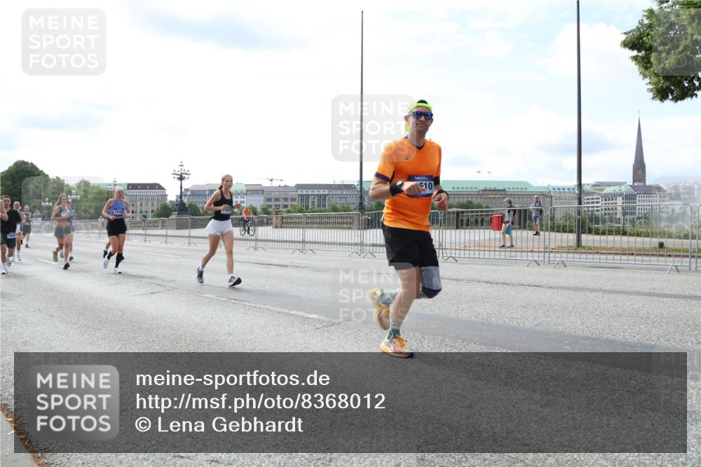 29.06.2025 - hella hamburg halbmarathon Lena Gebhardt http://msf.ph/oto/8368012 29.06.2025 10:14:39 Lombardsbrücke 7975, 10, 1071, 1406, 1728, 2046, 2494, 2601, 2690, 2990, 3020, 3025, 3154, 3454, 3691, 3756, 3834, 3939, 5191, 5608, 5670, 5981, 6028, 6083, 6089, 6366, 6935, 7195, 7209, 7439, 7442, 7802, 7840, 7991, 8001, 8055, 8147, 8239, 8409, 8522, 8755, 8892, 9173, 9556, 9663, 9709, 9845, 10224, 10391, 10610, 10963, 12467, 13237, 13285, 14488, 16126 meine-sportfotos.de
