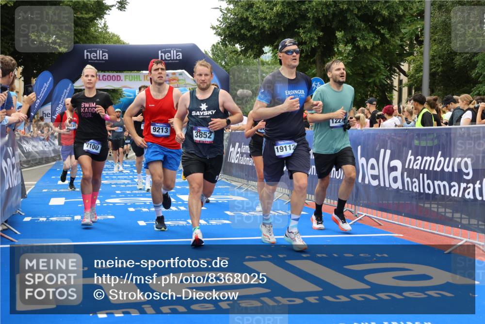 29.06.2025 - hella hamburg halbmarathon Strokosch-Dieckow http://msf.ph/oto/8368025 29.06.2025 10:49:59 Ziel 1216, 1321, 1507, 2020, 2540, 3562, 3692, 3852, 7100, 7657, 8454, 8455, 9031, 9213, 9303, 9491, 9965, 12203, 12271, 12527, 12733, 13225, 13758, 14257, 16403, 16716, 16732, 16887, 18228, 18657, 18658, 18884, 19112 meine-sportfotos.de