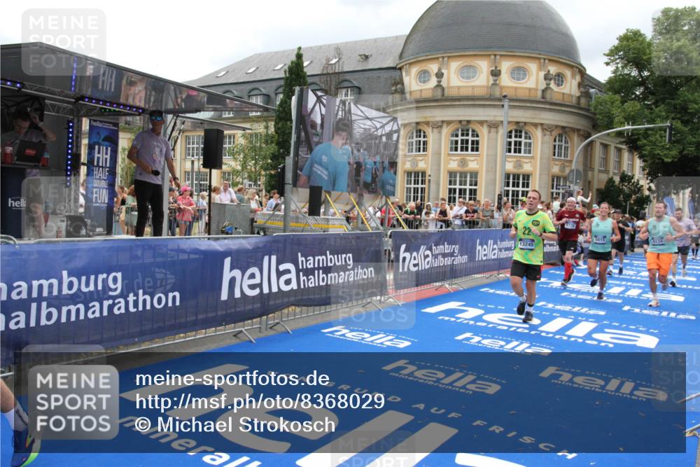 29.06.2025 - hella hamburg halbmarathon Michael Strokosch http://msf.ph/oto/8368029 29.06.2025 10:57:35 Ziel 1239, 2236, 2652, 3435, 4502, 5015, 5134, 5457, 5458, 5728, 6281, 6302, 8393, 12144, 13245, 14571, 15695, 16093, 17758 meine-sportfotos.de