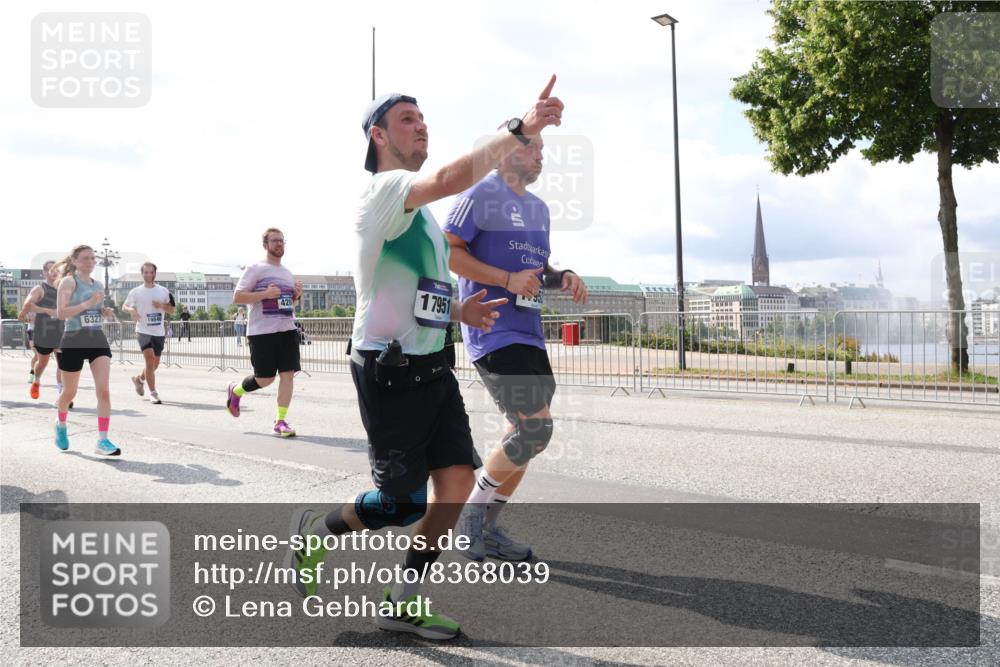 29.06.2025 - hella hamburg halbmarathon Lena Gebhardt http://msf.ph/oto/8368039 29.06.2025 10:02:01 Lombardsbrücke 1184, 1329, 1364, 1432, 1453, 1464, 1653, 1722, 1724, 1729, 1881, 1940, 2142, 2167, 2322, 2323, 2591, 2806, 2957, 3039, 3169, 4286, 4328, 4663, 4985, 5547, 5602, 5603, 5742, 5763, 6166, 6295, 6302, 6322, 6327, 6438, 6595, 6921, 7031, 7189, 7223, 7243, 8392, 8578, 8822, 8926, 9020, 9021, 9156, 9230, 9353, 9741, 9928, 10177, 10281, 10301, 10882, 10915, 11043, 11554, 11871, 11938, 12315, 12316, 12491, 14471, 14660, 14677, 16420 meine-sportfotos.de